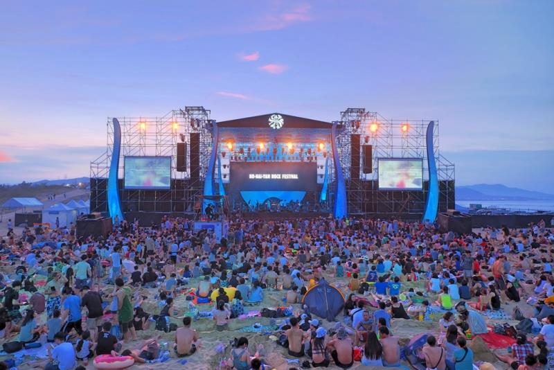 新北市貢寮海洋音樂祭是每年夏天樂迷重要的朝聖活動，更孕育出許多知名音樂人與樂團。(圖:新北貢寮海洋音樂祭粉專)