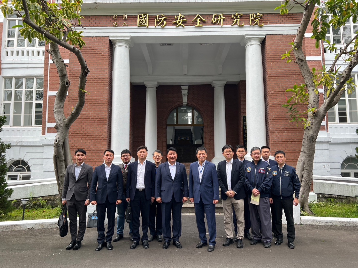 國防安全研究院11日表示，韓國國防智庫諮詢委員朴仁虎訪台，並赴國防院就中國威脅情勢交換意見。(圖:國防院臉書)