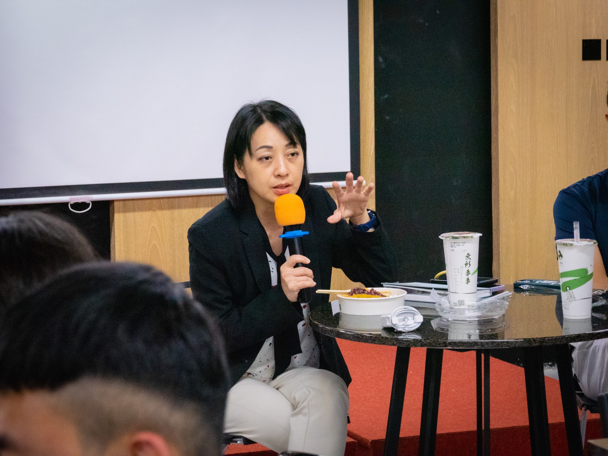 時代力量黨主席王婉諭在黨工培力營指出，不分區立委人選將以社會生活面議題領袖為主。(時代力量提供)