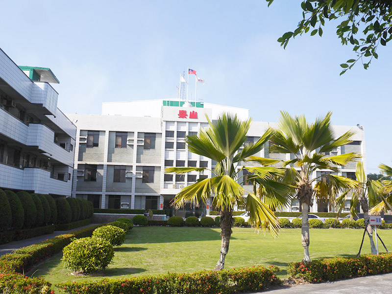 近期陷入內部監理糾紛的泰山企業，因不滿證交所裁罰，大登廣告反擊，但證交所強調，證交所維護資本市場秩序、保障投資人權益決心與努力，不容質疑。(圖:泰山企業官網)