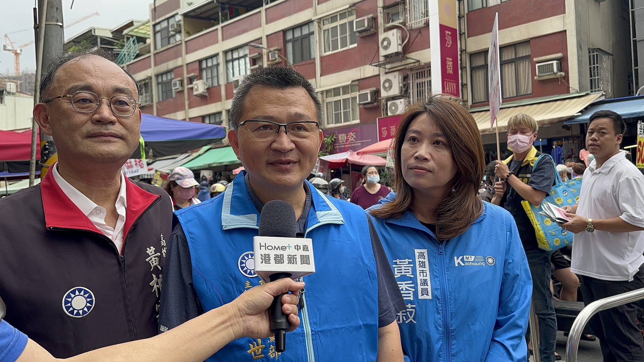 前立委羅世雄(中)今年2月間接下國民黨高市黨部主委一職，但他13日晚間在臉書宣布請辭。 (圖:國民黨高雄市黨部粉專)