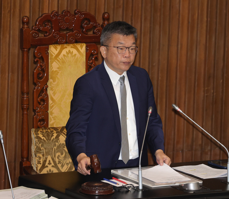 立法院副院長蔡其昌（圖）16日敲槌宣布三讀通過農業部組織法，農委會將升格為農業部，明定其掌理農業政策與法規規劃等10大事項，並設農村發展及水土保持署、農業科技園區管理中心等8個次級機關。 (圖：中央社)
