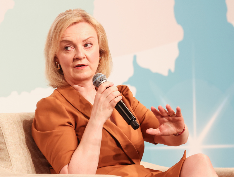前英國首相特拉斯（Liz Truss）16日至20日訪台，17日應遠景基金會邀請，在台北發表演講。 (圖：中央社)