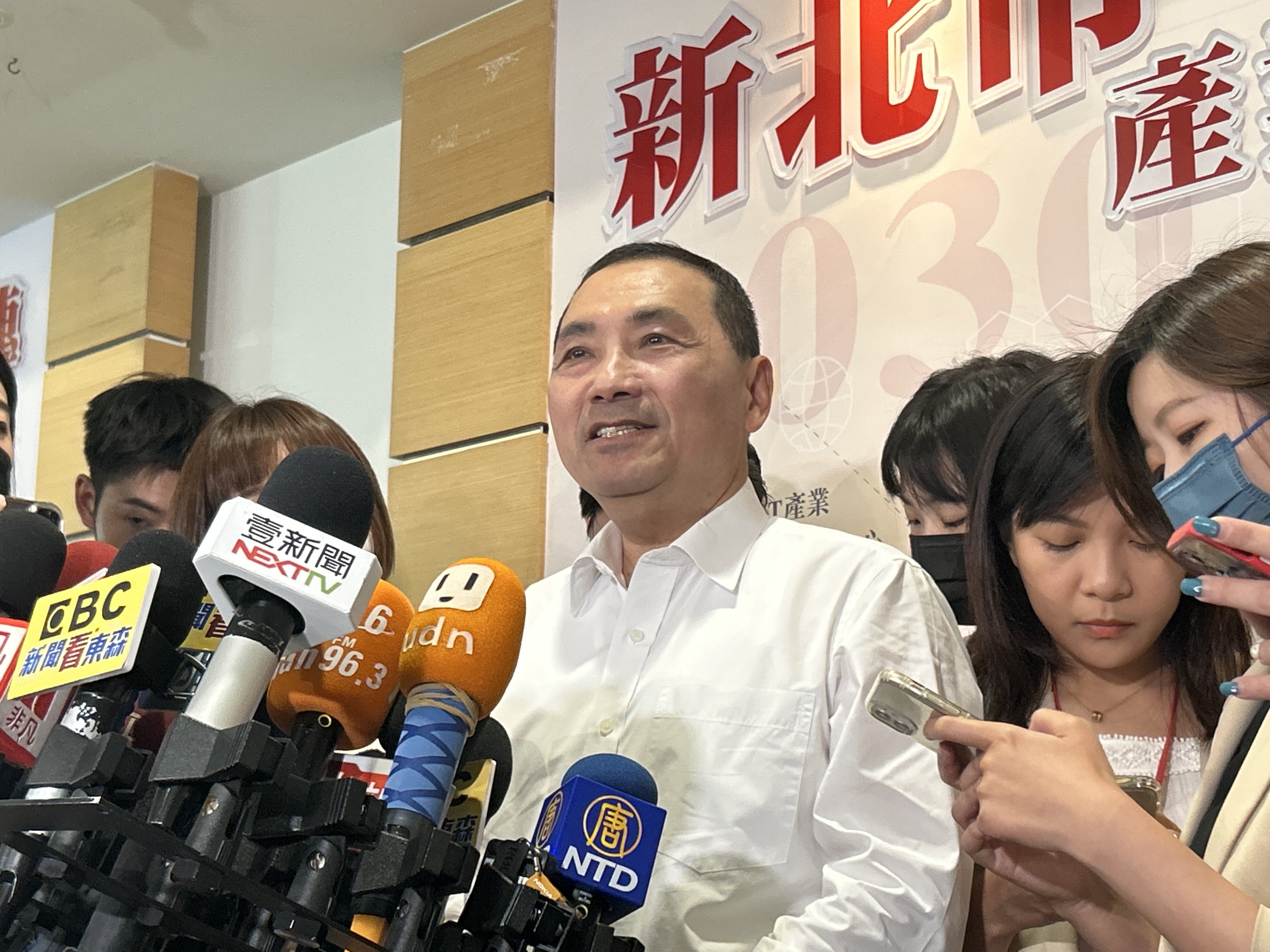 新北市長侯友宜今天(18日)出席「112年新北市政府公務人員研訓授能計畫導讀會」。(趙婉淳攝)