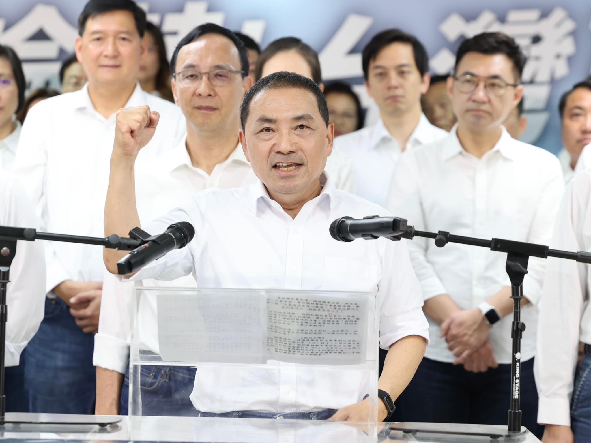 國民黨2024總統參選人、新北市長侯友宜，20日展現罕見的攻擊砲火，批評民進黨執政下，企業五缺、人民缺蛋、疫情危急時缺疫苗，欠東欠西，最欠的就是侯侯做代誌。(圖：國民黨臉書)
