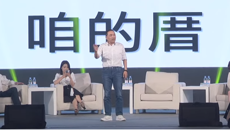新北市長侯友宜參加網路節目「董事長開講」談白曉燕案與新北市政。(翻攝YT/@董事長開講)