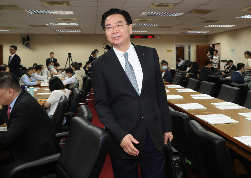 美國近期陸續確立「核保護傘」及於日韓，對於台灣是否也已爭取納入，外交部長吳釗燮22日在立法院表示，有跟其他相同訴求盟友溝通，但他低調表示，「台美就這議題的討論，不適合在此公開說明」。中央社記者鄭傑文攝  112年5月22日 (圖：中央社)