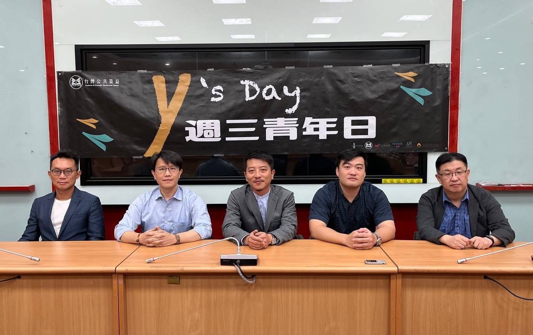 由台灣智庫、台灣公共策益、央廣等共同舉辦的Y's Day「週三青年日」系列24日於台北海洋科技大學與青年學子共同探討「台灣國家安全中青年的角色」。左起為中央警察大學國境警察學系助理教授王智盛、台灣智庫副執行長董思齊、台灣韜略策進學會副秘書長吳瑟致、台北海洋科技大學校務研究中心主任林威志、東吳大學法律系教授胡博硯。(圖:台灣智庫提供)