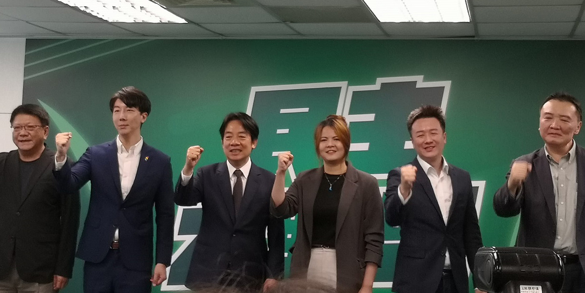 民進黨中執會24日通過第一波艱困選區立委提名，徵召前太陽花學運成員吳錚、曾柏瑜，並與政治評論員李正皓合作，投入新北市立委選戰。(劉玉秋 攝)