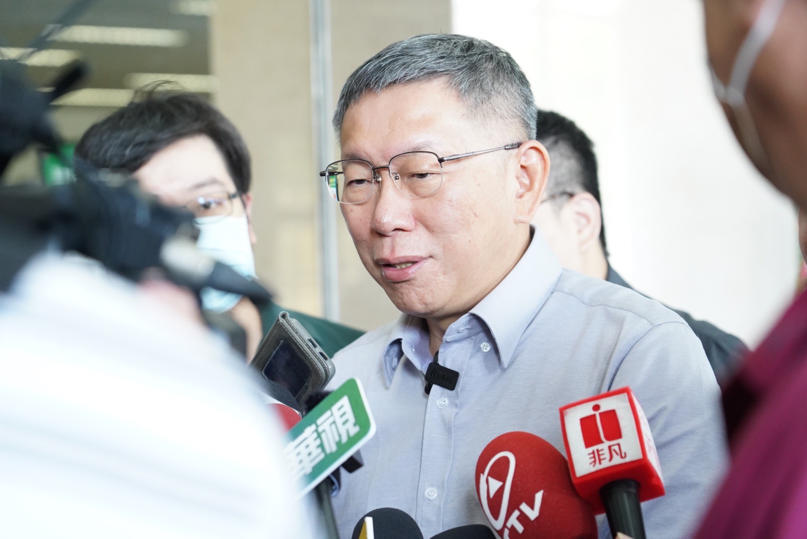 民眾黨主席柯文哲24日參訪崑山科技大學。(民眾黨提供)
