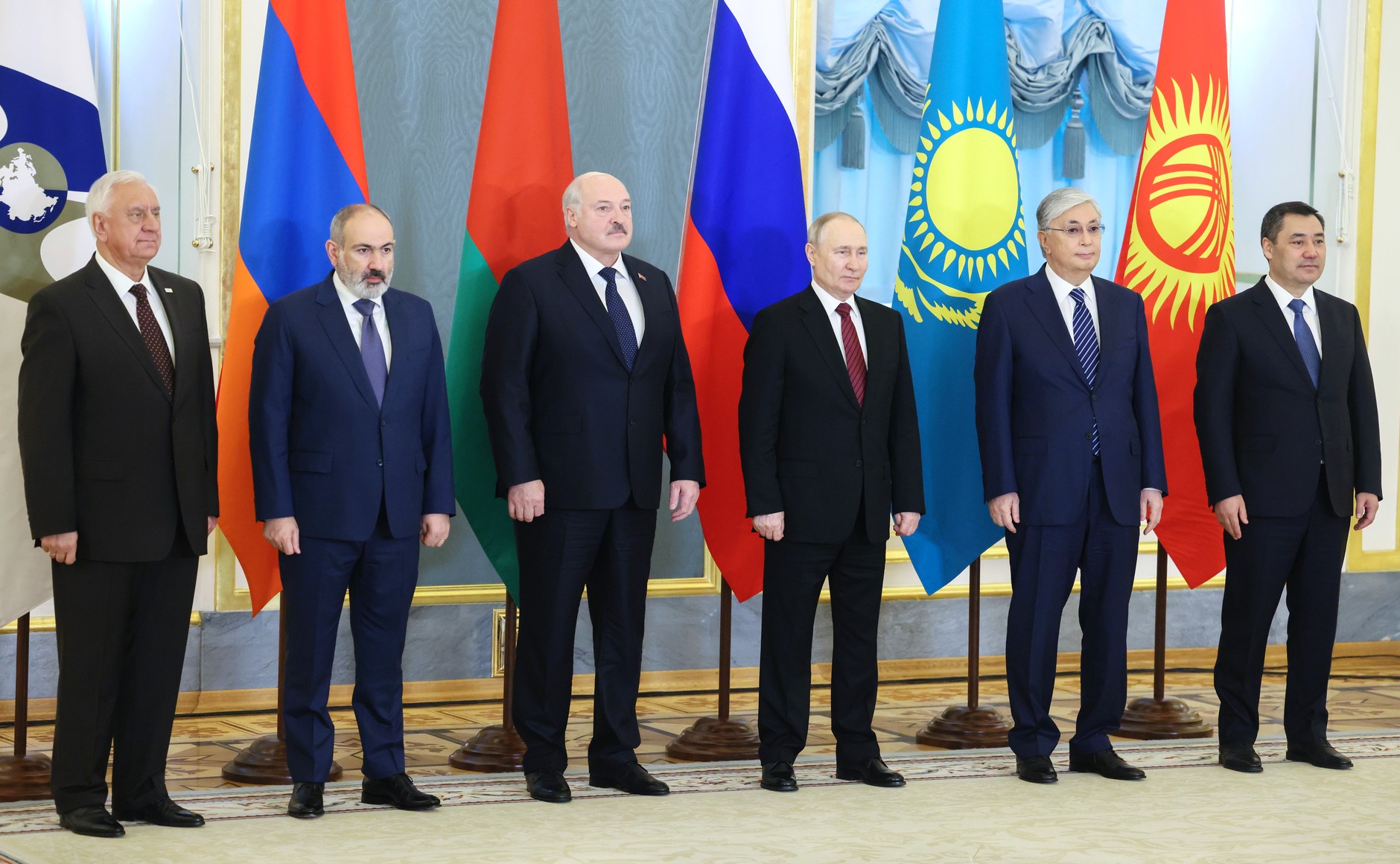 白俄羅斯總統魯卡申柯(Alexander Lukashenko,左3)25日出席在莫斯科舉行的歐亞經濟委員會會議。 (圖:克宮)