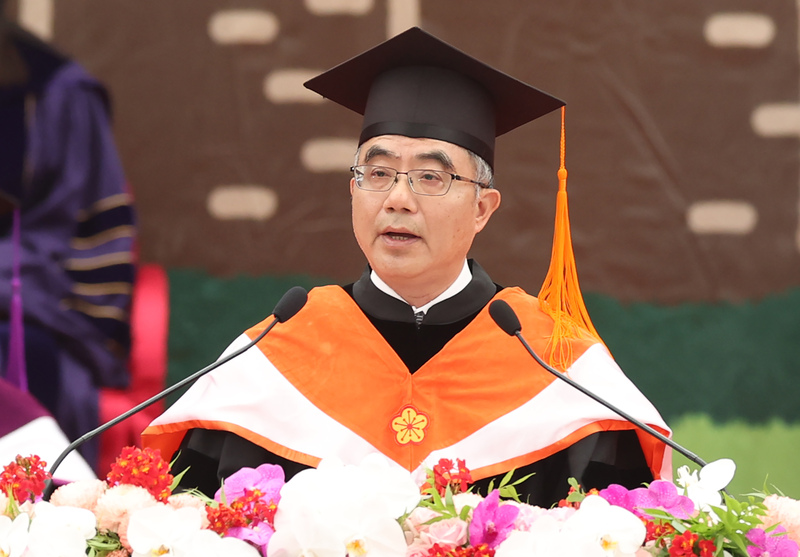 國立台灣大學27日舉辦畢業典禮，圖為台大校長陳文章。(圖：中央社)