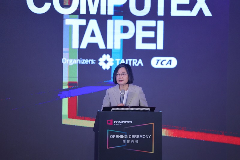 總統蔡英文30日上午在台北南港展覽館出席「2023年台北國際電腦展（COMPUTEX）開幕典禮」，並為活動致詞。 (圖：中央社)