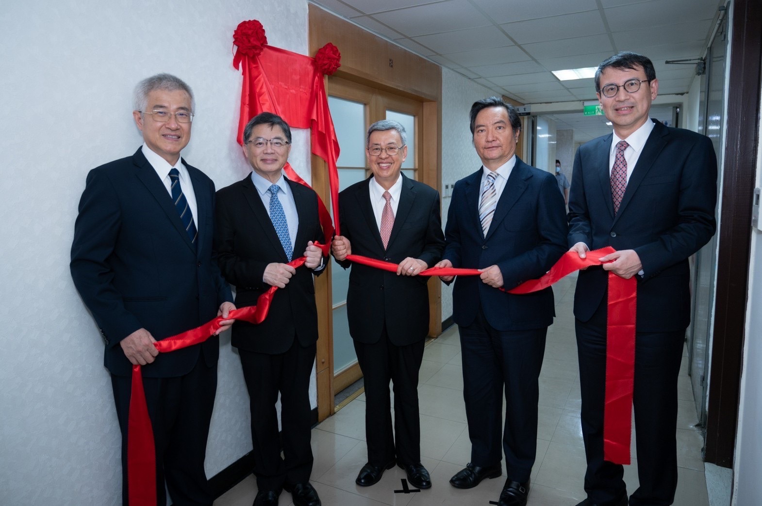 行政院長陳建仁31日出席打詐專責辦公室揭牌典禮。(行政院提供)