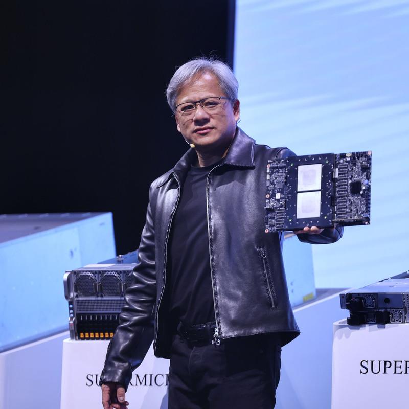 輝達（NVIDIA）執行長黃仁勳1日下午在台北南港展覽館，以特別來賓身分出席伺服器和儲存供應大廠美超微電腦（Supermicro）的主題演講活動。中央社記者王飛華攝  112年6月1日 (圖：中央社)