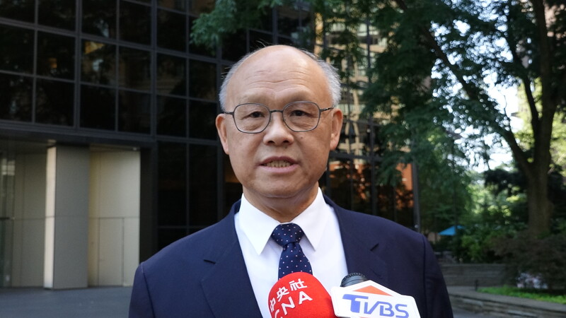 針對外界質疑台美21世紀貿易倡議並未觸及關稅，行政院政委鄧振中21日表示，這是美國拜登政府作法，無法強求。(圖：中央社)
