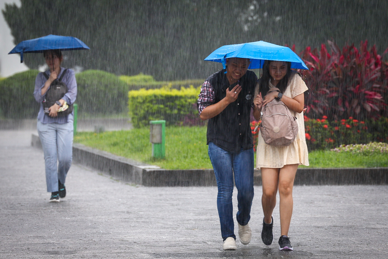 對流雲系旺盛 ，台北等15縣市大雨特報。(資料照／中央社)