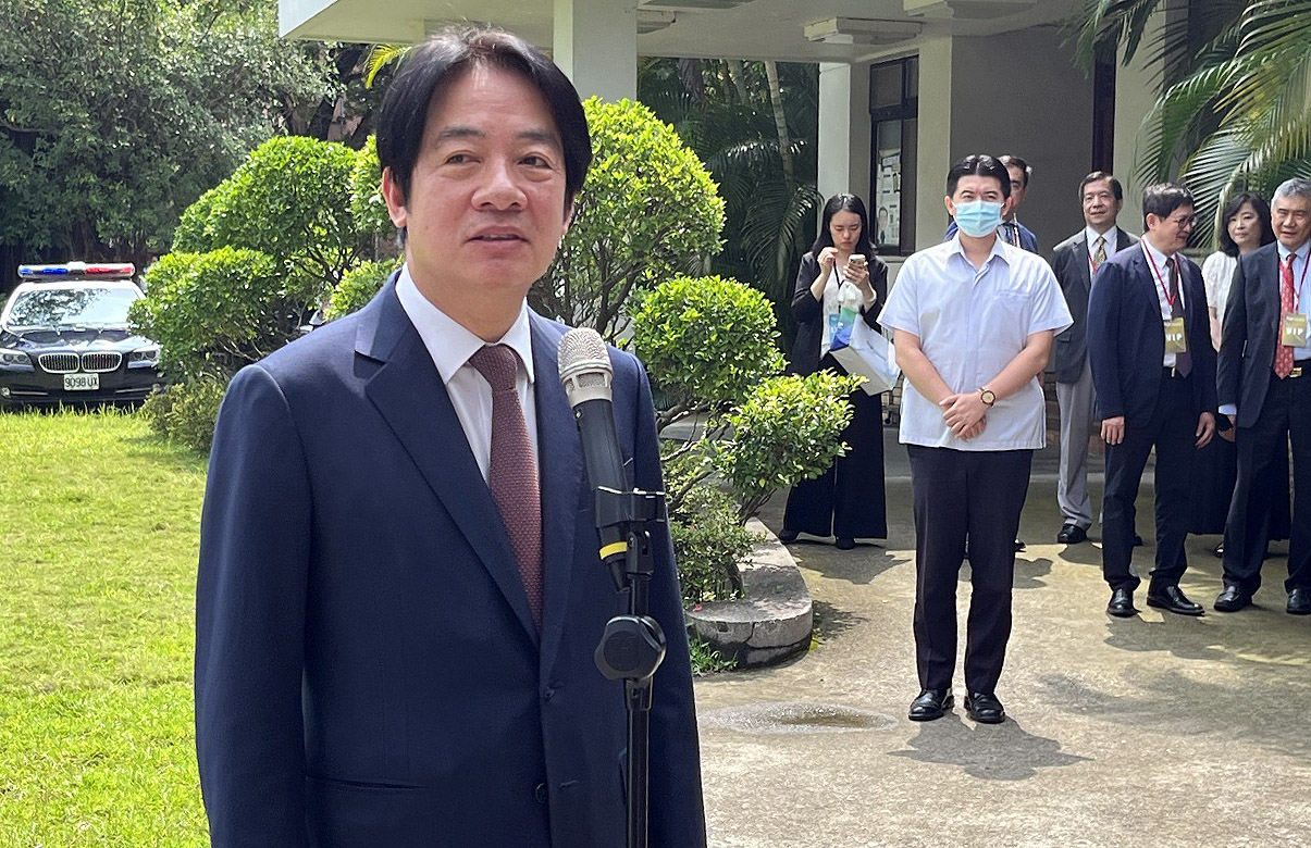 副總統賴清德出席「台灣氣候學院」揭牌，並接受媒體訪問。(圖／陳林幸虹 攝)