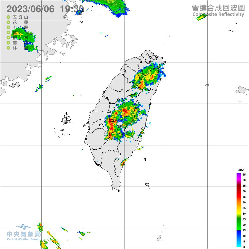 氣象局6日晚間更新大雨特報，對流雲系發展旺盛，易有短延時強降雨，今天各地山區及南投、雲林至台南、台東地區有局部大雨發生的機率，注意雷擊及強陣風。(圖:中央氣象局)