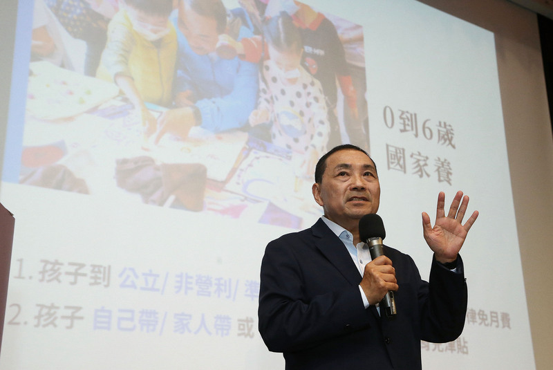 國民黨總統參選人侯友宜8日晚間赴政大座談。 (圖：中央社)