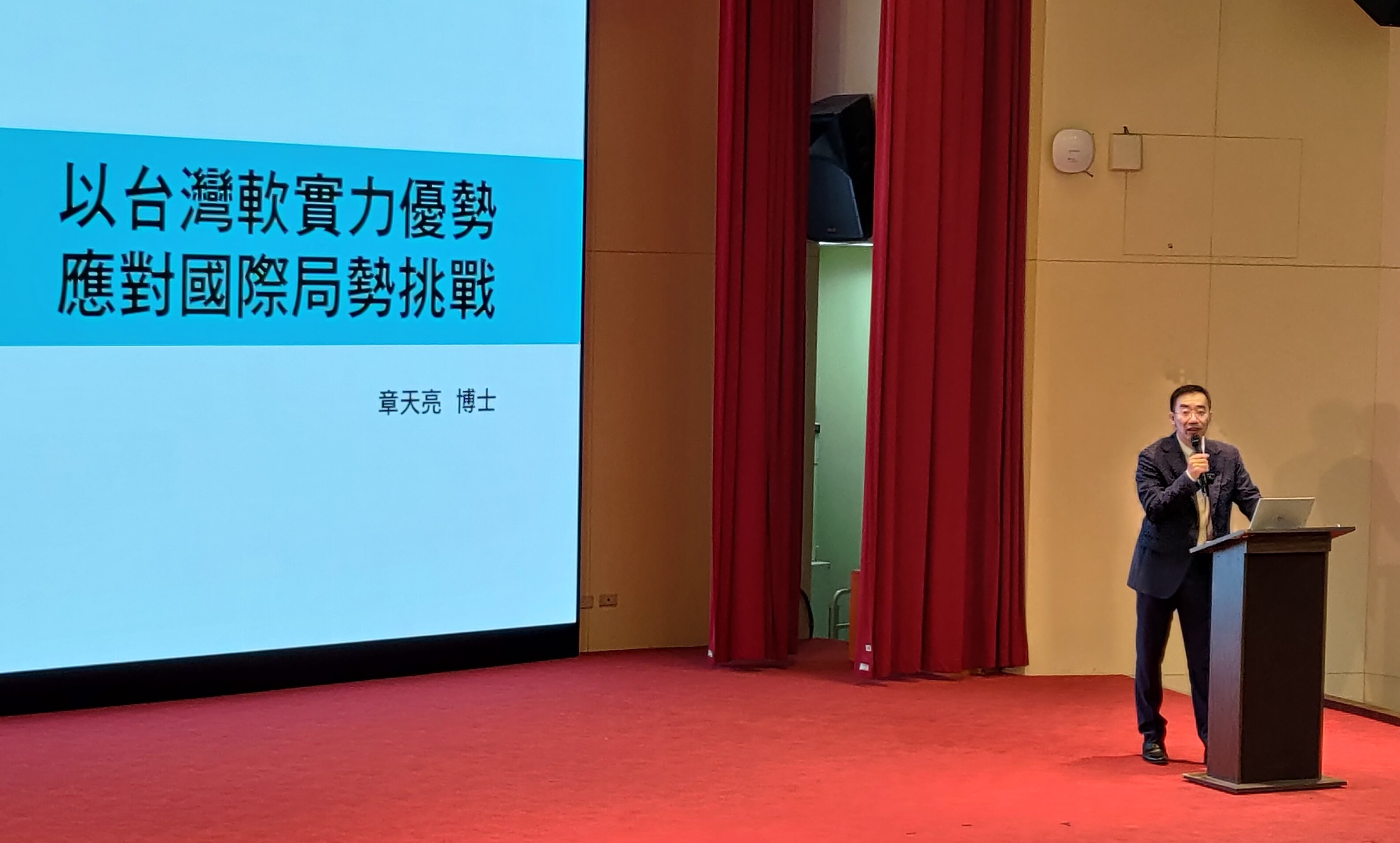 中國旅美政論家章天亮表示，中共最痛恨台灣的民主自由。(程寬仁 攝)