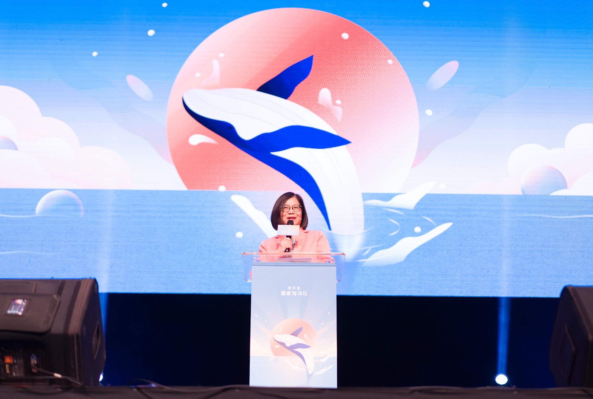 海委會主委管碧玲8日指出，海污法修正案在5月12日三讀通過，今年就是潔淨海洋、海洋躍升主流的元年。(圖:海委會)