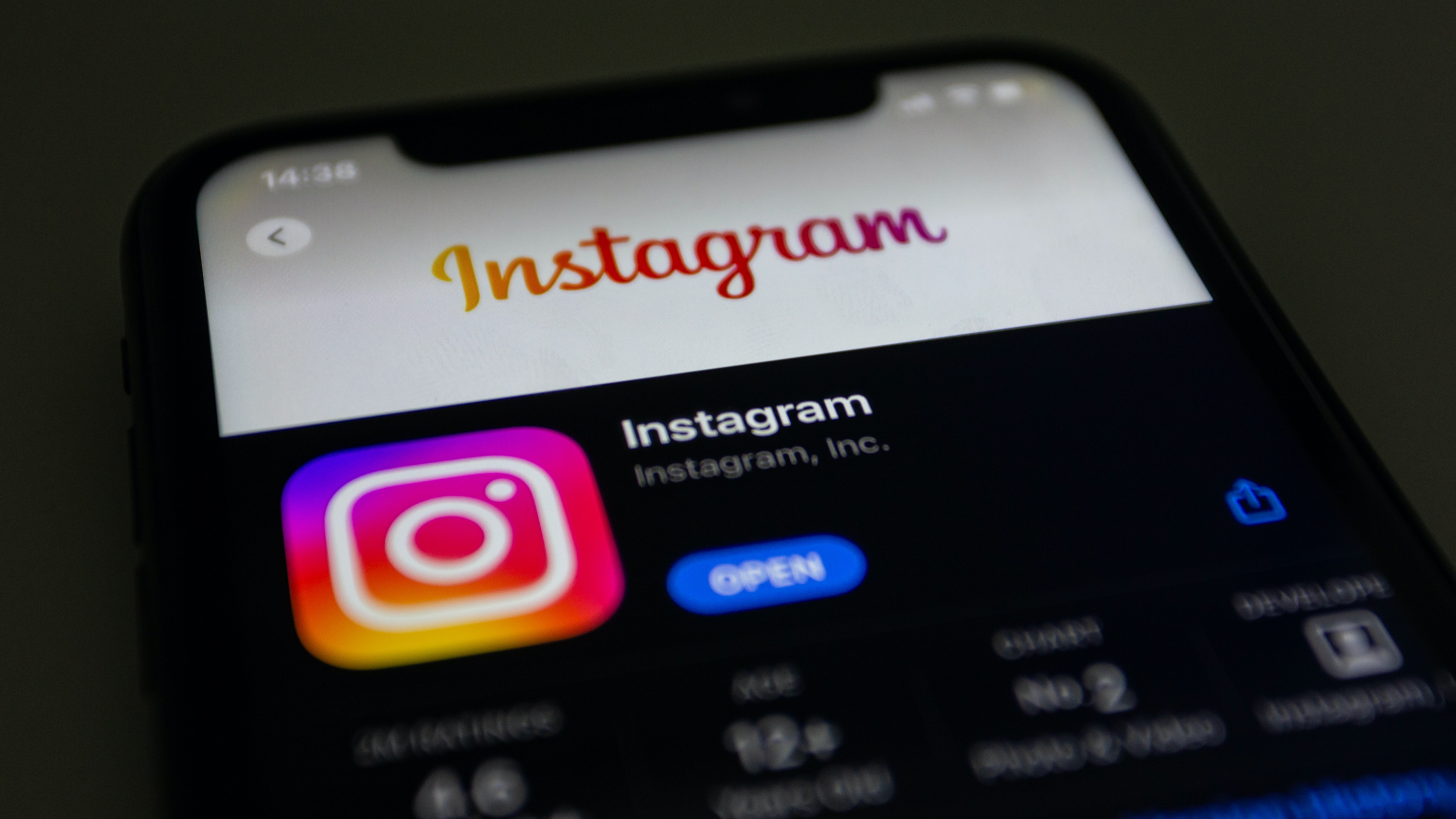 美國華爾街日報再揭露社群平台Instagram演算法潛藏風險，發現其對追蹤兒童網紅或名人的成年人會推播大量不雅內容。(Unsplash)