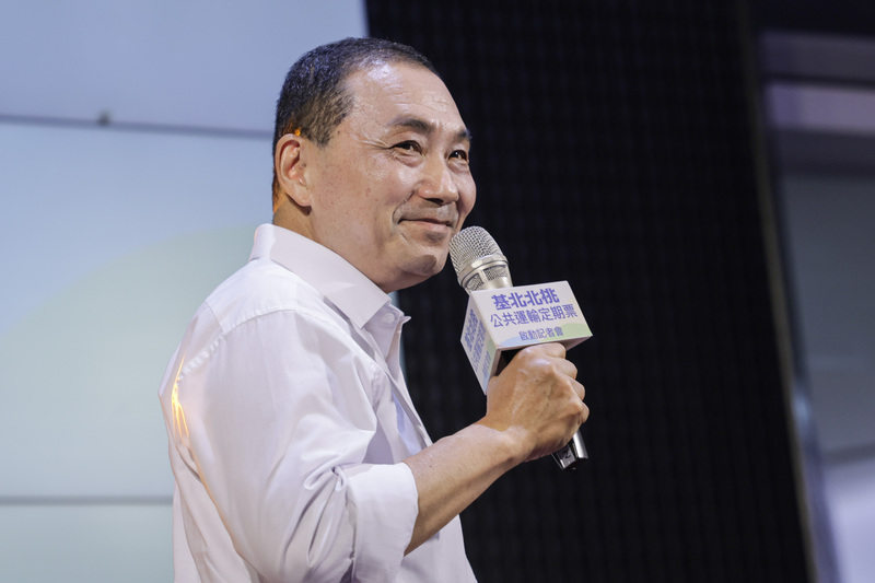 「基北北桃公共運輸定期票啟動記者會」9日在市府轉運站舉行，新北市長侯友宜（圖）致詞提到，這次預算僅編3年新台幣200億，他表示未來他若當總統，北中南該補助交通運輸的，中央承諾就繼續做。 (圖：中央社)