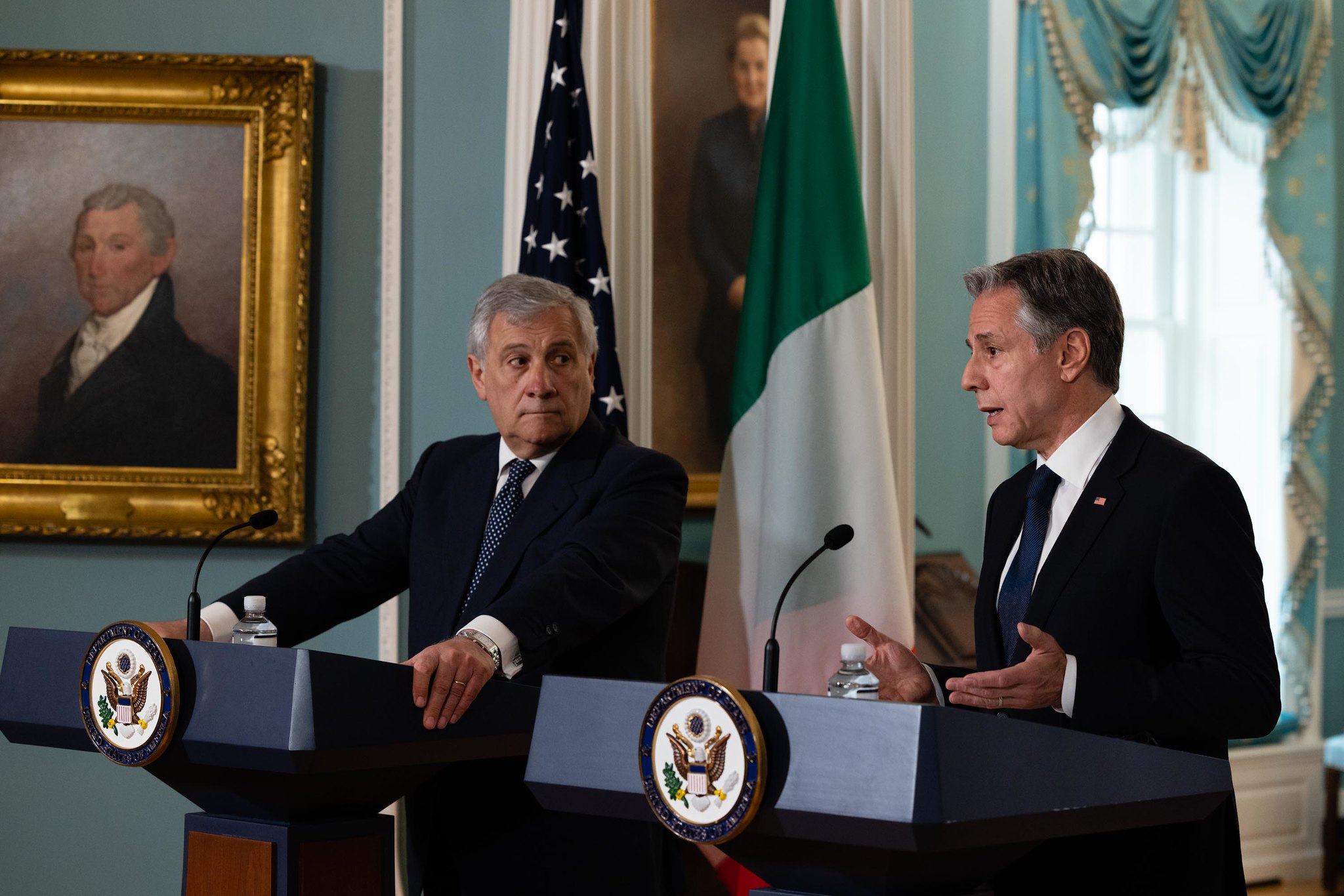 美國國務卿布林肯(Antony Blinken)12日在華府與義大利外長塔加尼(Antonio Tajani)舉行聯合記者會。 (圖:美國國務院)