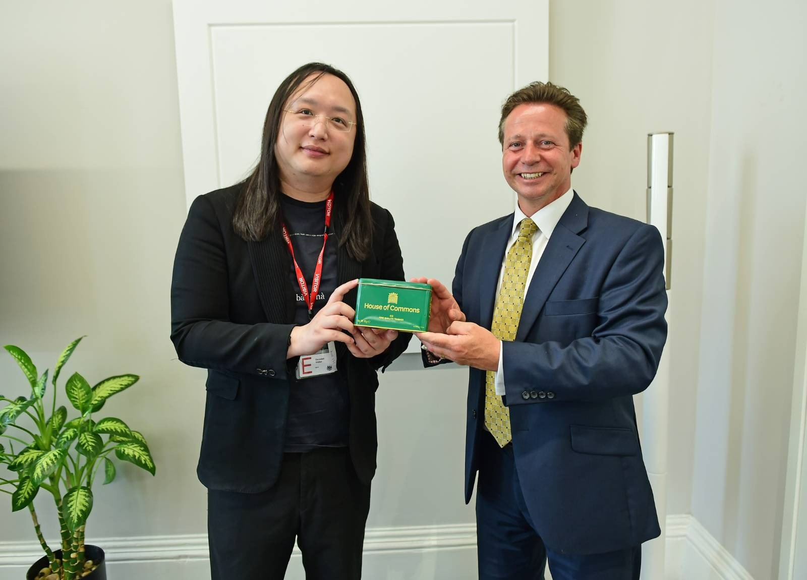 數位部長唐鳳率團出訪英國，於當地時間12日拜會英國商業貿易部副部長何德森。 (圖:數位部)