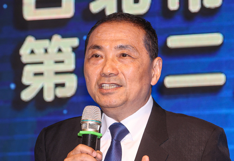 國民黨總統參選人侯友宜15日晚間表示，別人怎麼批評、抹黑、造謠，他都毫無懼怕。(圖：中央社)
