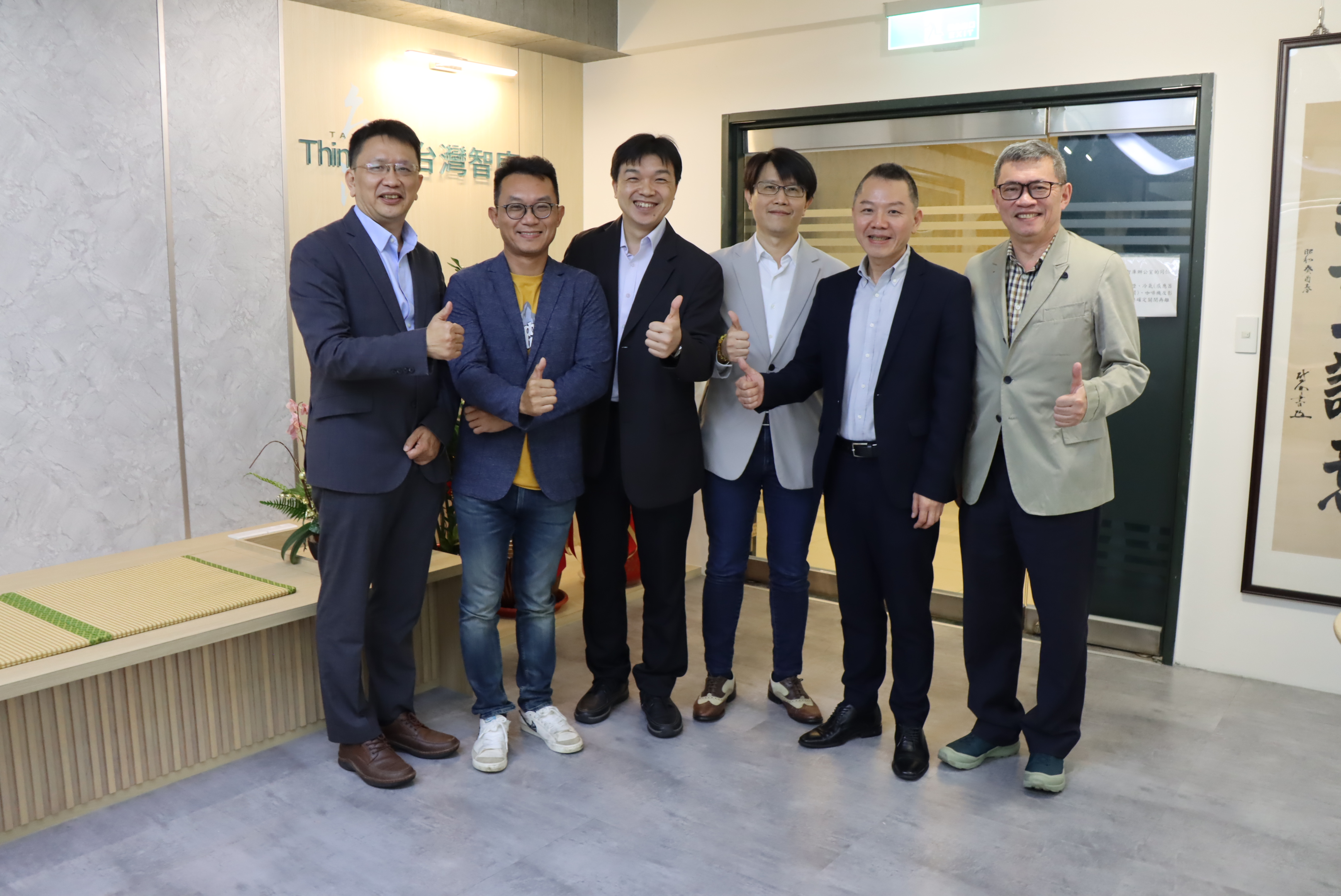 左起：中正大學蔡榮祥教授、警大王智盛教授、東海大學沈有忠教授、台灣智庫副執行長董思齊教授、中山大學郭育仁教授、國防院鍾志東研究員。（圖：亞洲政經與和平交流協會提供）