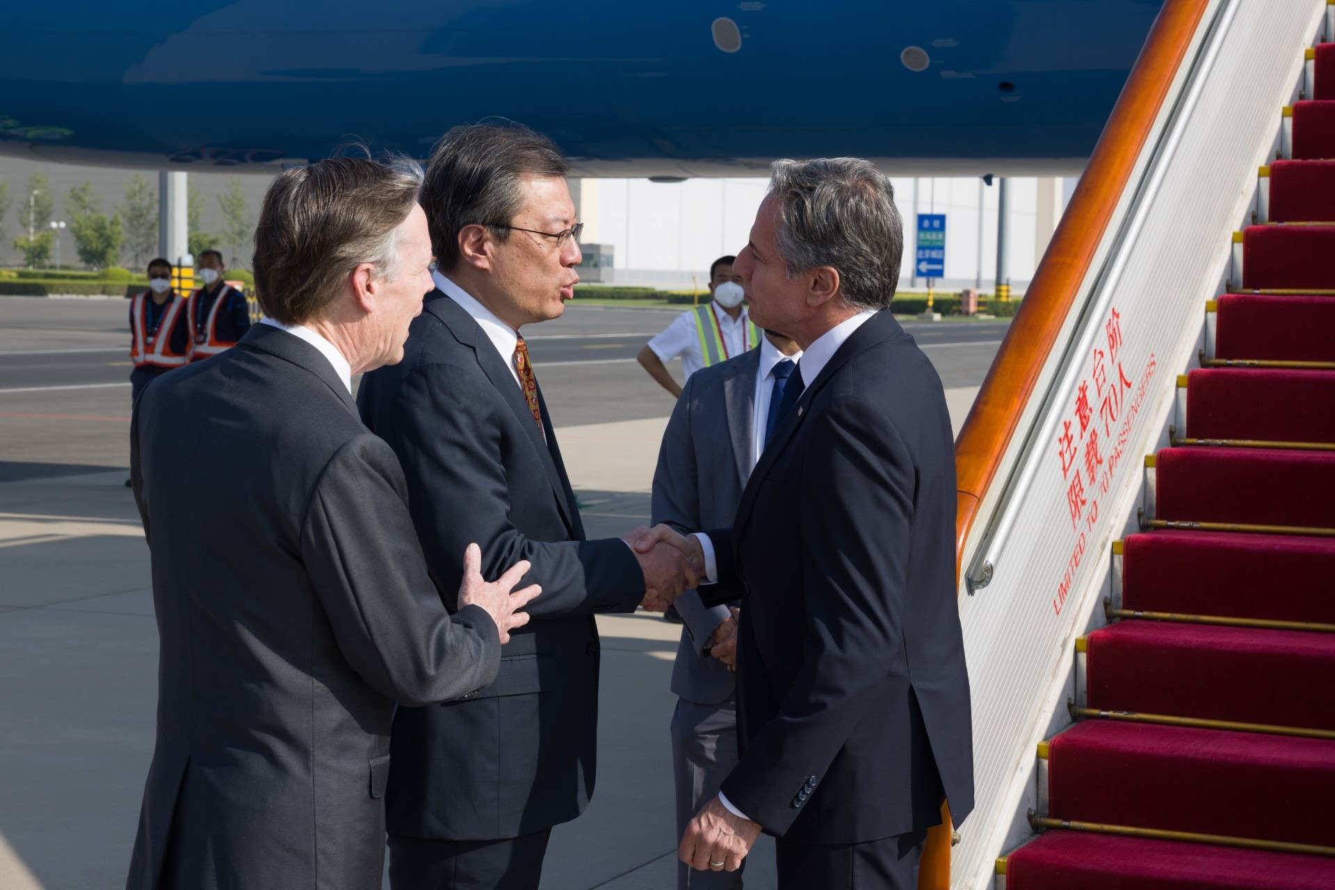 美國國務卿布林肯(Antony Blinken)抵達中國。(FB/@U.S. Department of State)