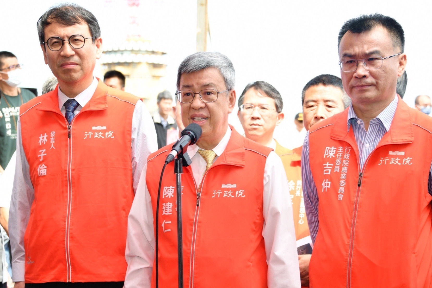 新北市免費替6歲以下幼童檢驗，行政院長陳建仁提醒，要注意新北醫療量能。(行政院提供)