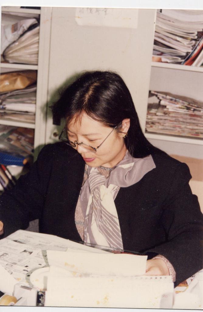 張菁任香港一報社編輯1994年工作時留影。(圖：張菁提供)