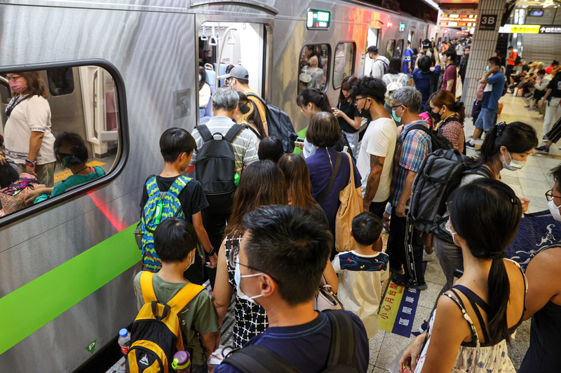 台鐵國慶連假加開124班列車，8日開放訂票。 (圖：中央社)