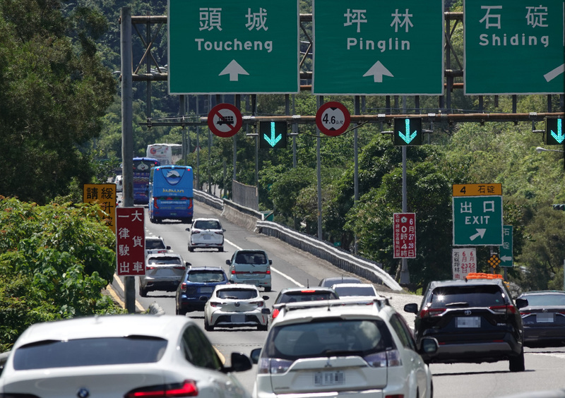 端午節連假最後一天，高速公路局預估國道11路段易塞車，國道5號壅塞時間可能從上午到晚上。圖為國道5號南向往宜蘭車流。 (圖：中央社)
