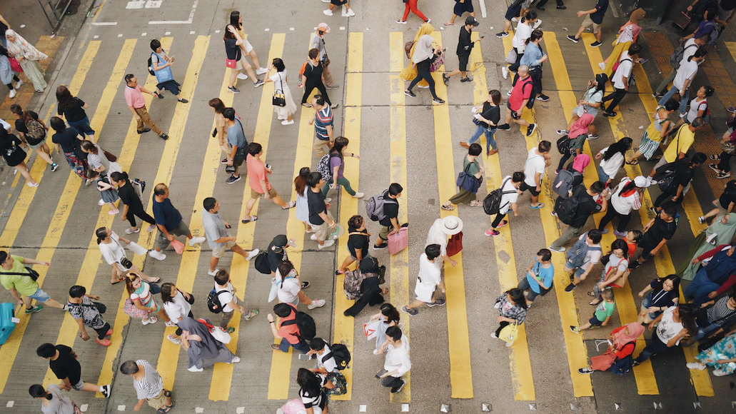 離散港人即使身處異鄉，仍心懷家園。圖為香港街景。 (ling_gigi/Unsplash)