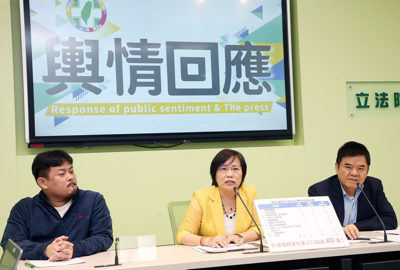 民進黨團幹事長劉世芳表示，這項政策關係到教育平權及翻轉私立大學生在就學資源上的不足與弱勢，呼籲在野黨不要隨便批評大撒幣或政策買票。(圖：中央社)