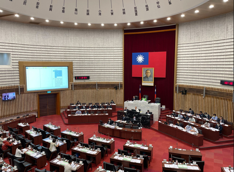 高雄市議會28日三讀通過「淨零城市發展自治條例」，成為「氣候變遷因應法」公布後首部地方淨零法規，明定2030減碳30%、2050淨零目標，後續將函報中央待核定公布施行，市府特別感謝議會支持。（高雄市環保局提供）中央社記者洪學廣傳真  112年6月28日 (圖：中央社)