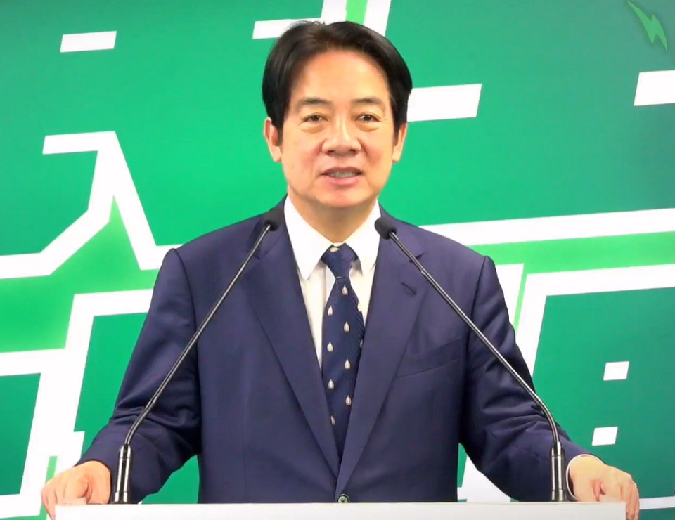 副總統賴清德28日表示，他提出的政策是希望在追求大學卓越的同時，縮短公私立大學學費的差距，同樣顧及社會公平，並且經費外加，不會排擠其他高教經費。(圖擷自民進黨臉書)