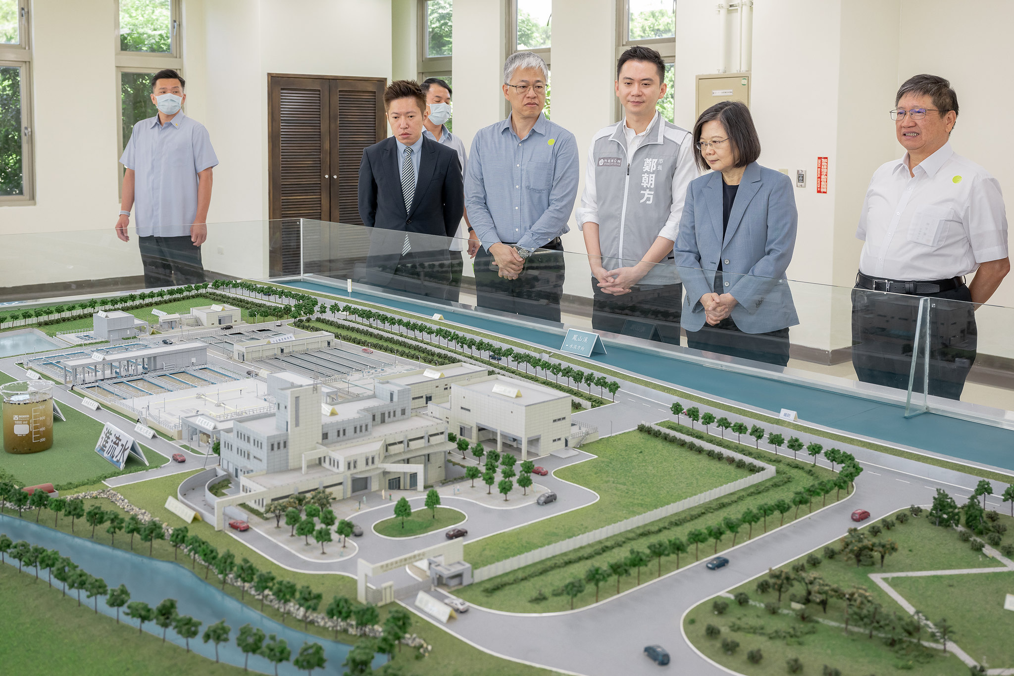 蔡英文總統30日前往新竹縣視察污水下水道建設情形暨竹北水資源回收中心。(圖：總統府Flickr)
