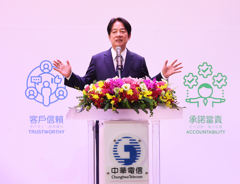 「中華電信公司慶祝成立27年表揚績優人員大會」30日上午在台北舉行，副總統賴清德（圖）出席致詞。(圖：中央社)