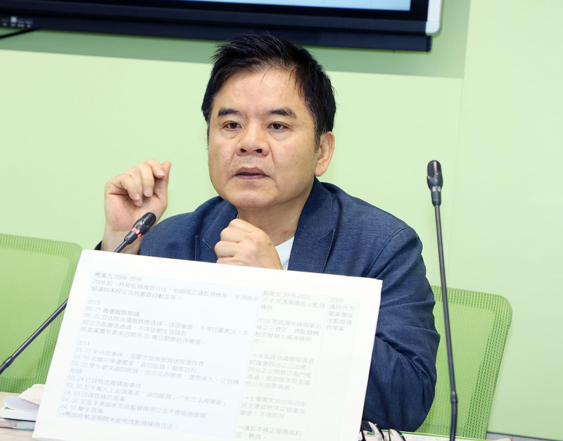 民進黨立法院黨團30日舉行「台美21世紀貿易倡議全面強化」記者會，圖為黨團書記長莊瑞雄發言。 (圖：中央社)