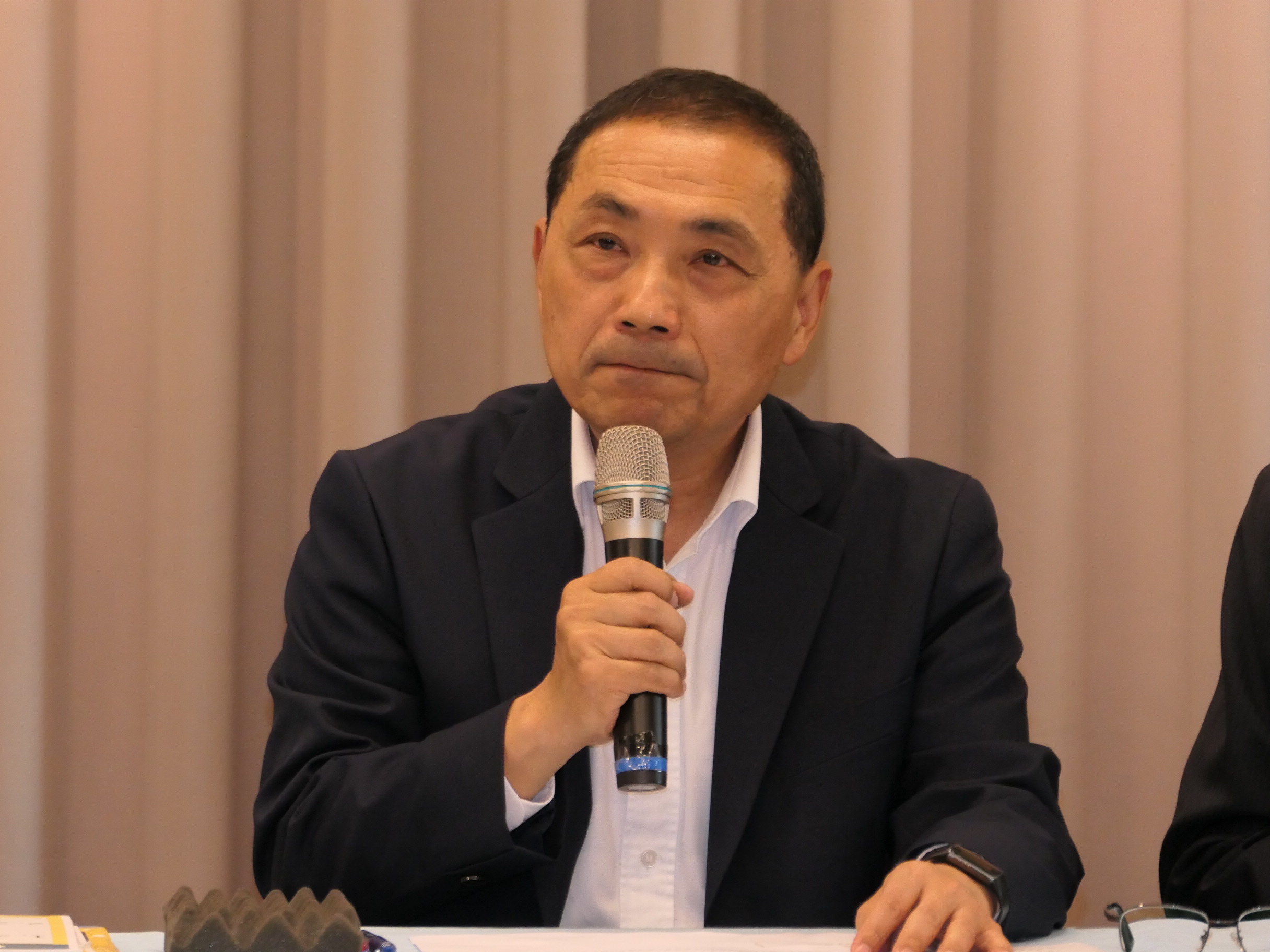 新北市長侯友宜今天(30日)親自出席司法案件進度說明記者會。(趙婉淳攝)