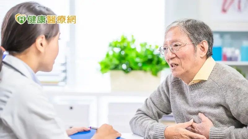 為持續保障弱勢族群，對於現行法定免部分負擔的民眾，如重大傷病、分娩、山地離島地區就醫，及原本由其他單位補助的低收入戶、榮民、3歲以下兒童、警察消防海巡空勤軍人、油症患者、替代役役男等對象，不受影響。(圖：健康醫療網 提供)