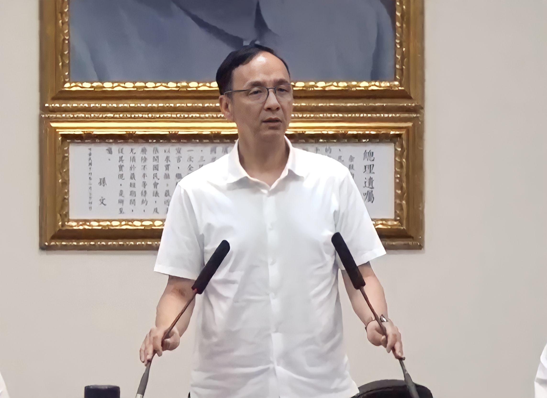 國民黨主席朱立倫5日表示，團結是一切的基礎，必須堅定信念，下架民進黨，過程中任何雜音或是不當舉措只會長他人志氣、滅自己威風。(圖擷自國民黨臉書)