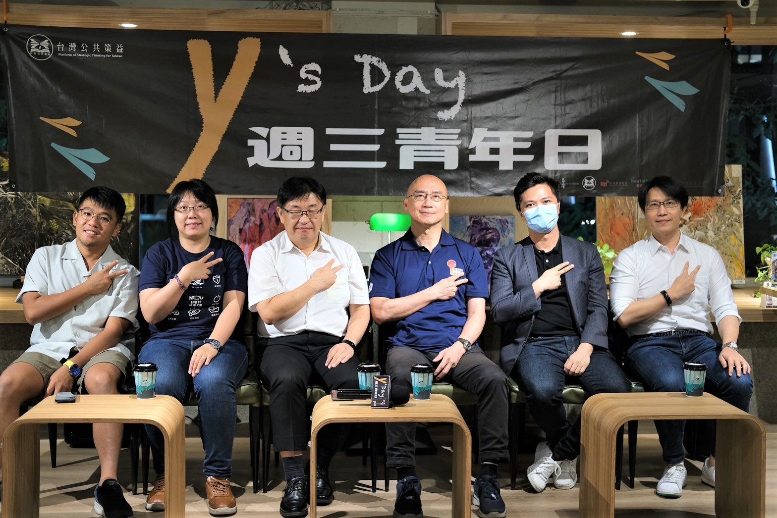 Y’s Day「週三青年日」司法改革系列第2場活動，左起：楊貴智律師、周于萱理事長、胡博硯教授、林佳和教授、劉冠廷律師、董思齊教授。台灣智庫提供