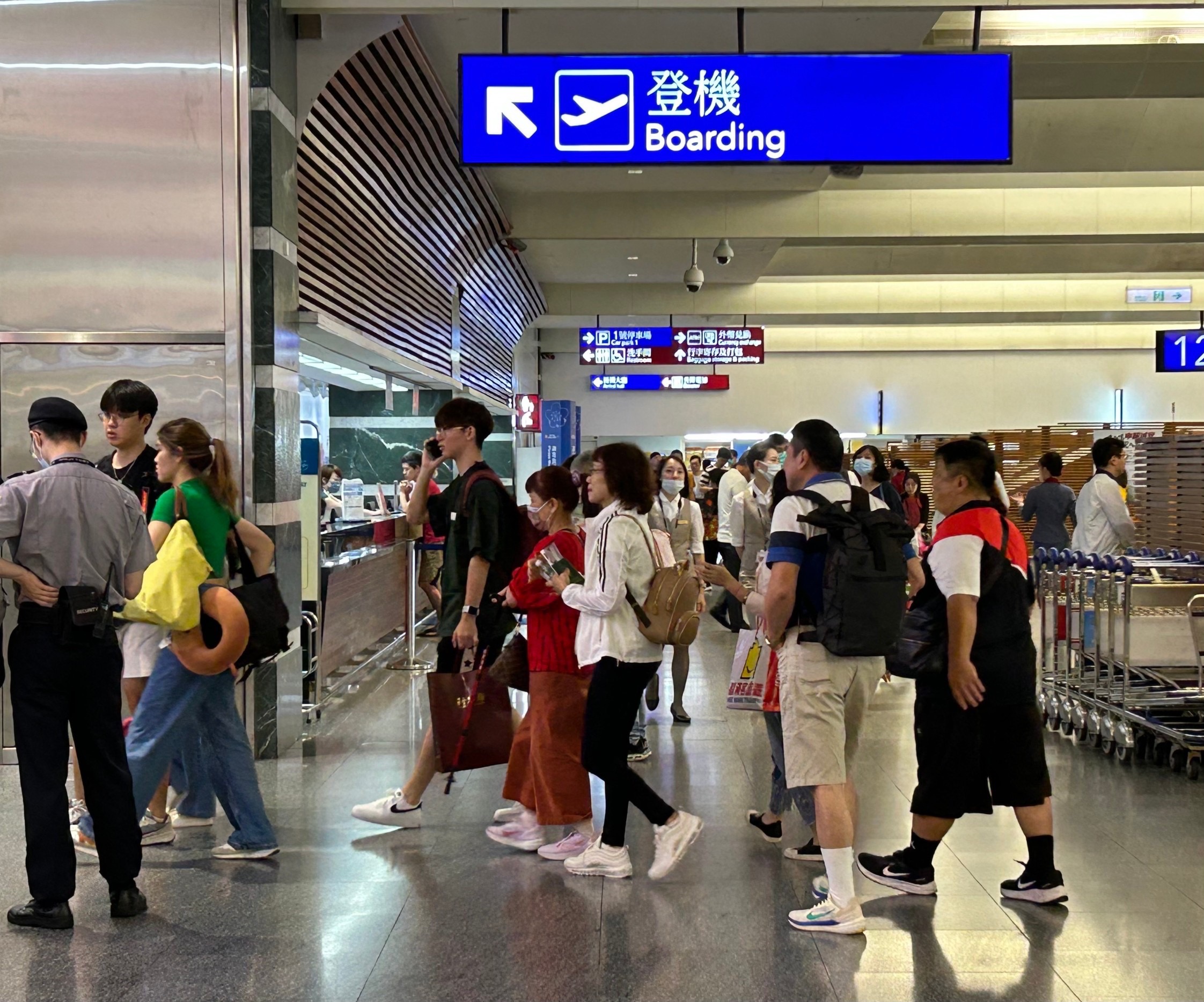 觀察桃園機場暑假首週末旅運情形，出境旅客約較入境旅客多出1成，機場公司呼籲旅客提早2.5至3小時抵達機場。(桃機公司提供)