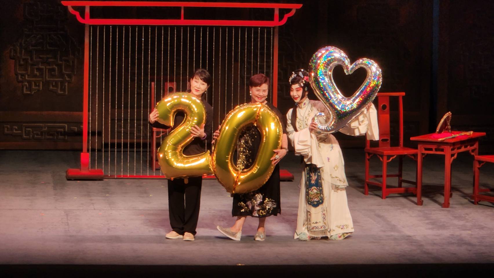 國光劇團本7月團慶公演「鳳姐與二尤」，由魏海敏(左)、王海玲(中)兩位京劇與豫劇天後聯手，演出《王熙鳳大鬧寧國府》，黃宇琳(右)挑戰《尤三姐》。(江昭倫 攝)